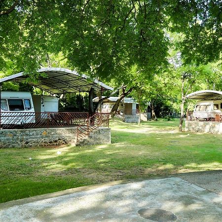 Malwathu Oya Caravan Park Bed and Breakfast Anuradhapura Eksteriør billede