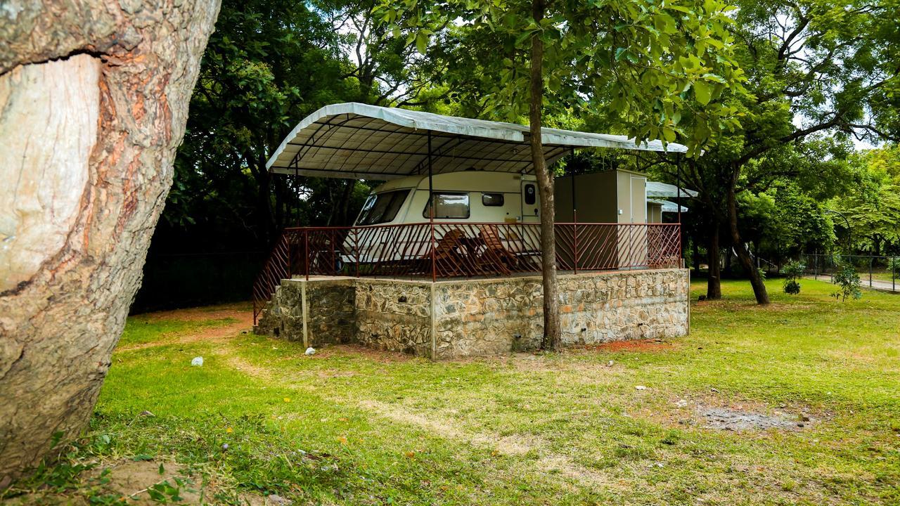 Malwathu Oya Caravan Park Bed and Breakfast Anuradhapura Eksteriør billede