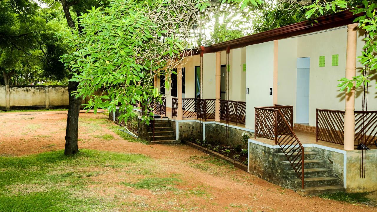 Malwathu Oya Caravan Park Bed and Breakfast Anuradhapura Eksteriør billede