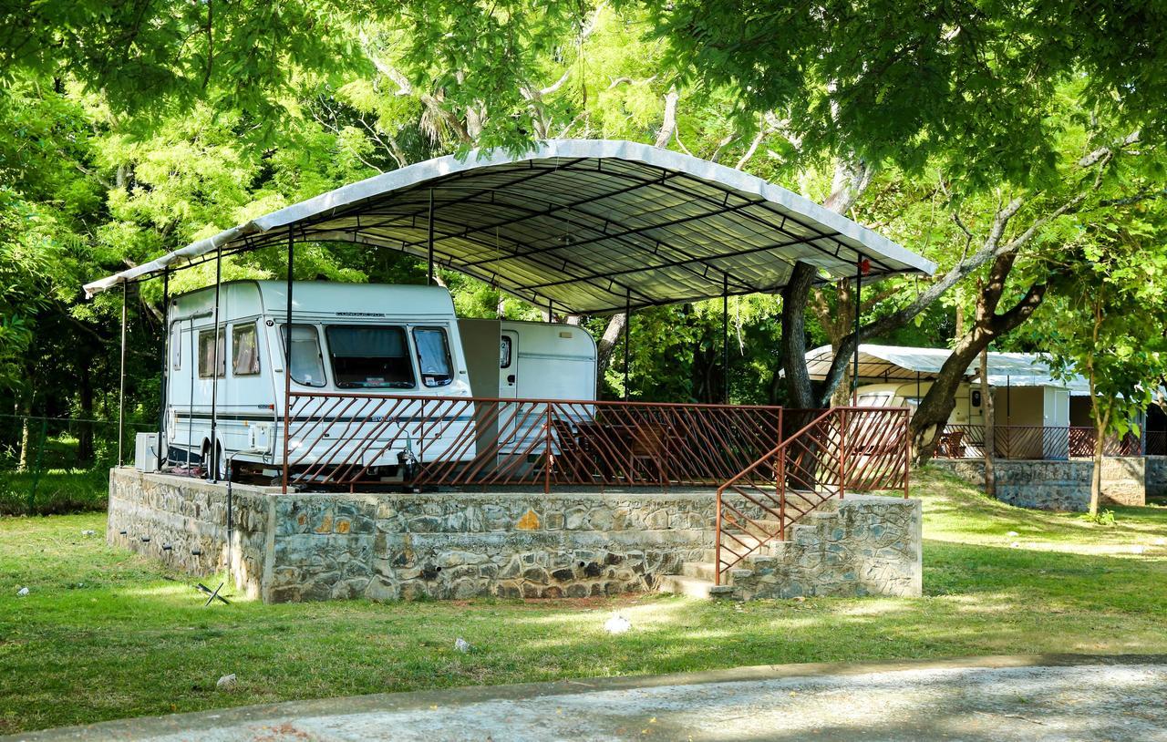Malwathu Oya Caravan Park Bed and Breakfast Anuradhapura Eksteriør billede