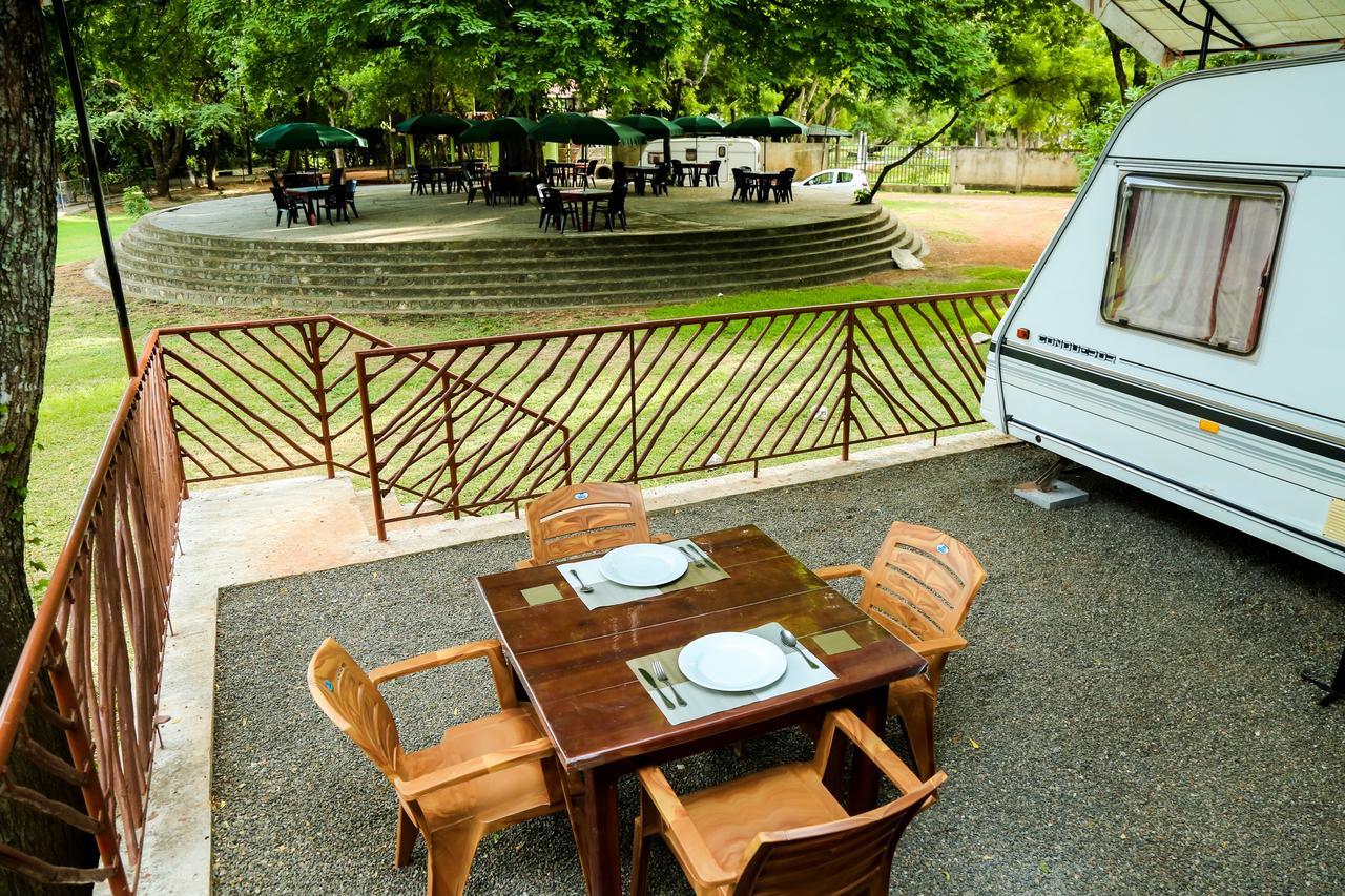 Malwathu Oya Caravan Park Bed and Breakfast Anuradhapura Eksteriør billede