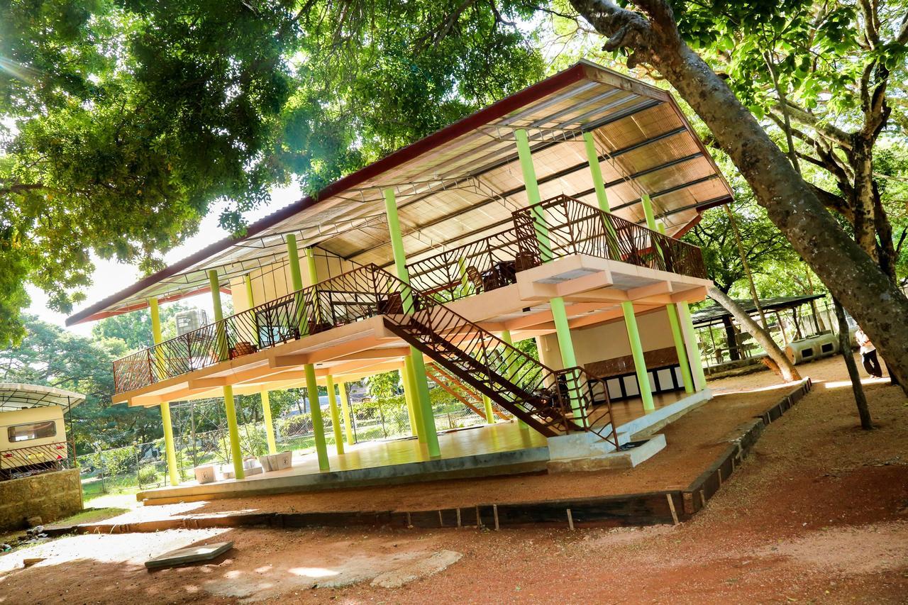 Malwathu Oya Caravan Park Bed and Breakfast Anuradhapura Eksteriør billede